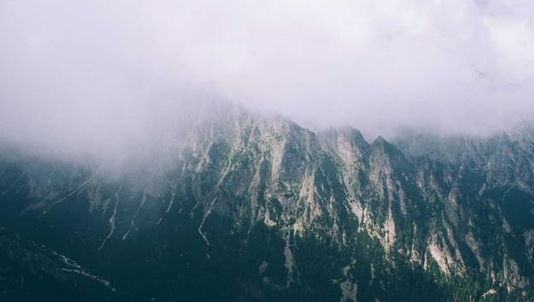 九游体育新闻 - 世界杯预选赛战报，阿根廷2-1巴西，梅西世界波制胜，精彩赛事回顾尽在九游体育官网